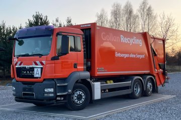 Podnoszona/Skrętna Oś * Zabudowa Faun * Odwłok Zoeller * Kamery *